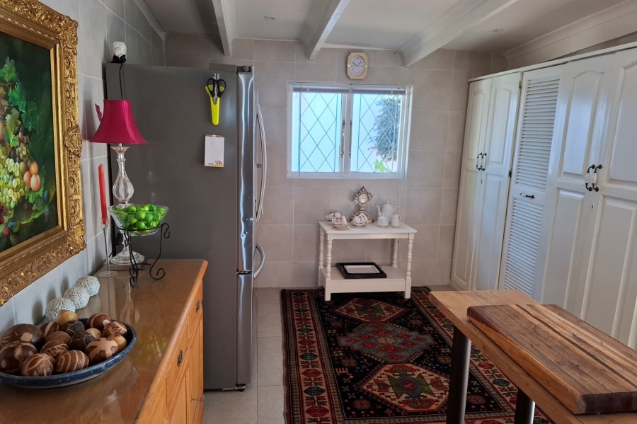6 Bedroom Property for Sale in Manaba Beach KwaZulu-Natal