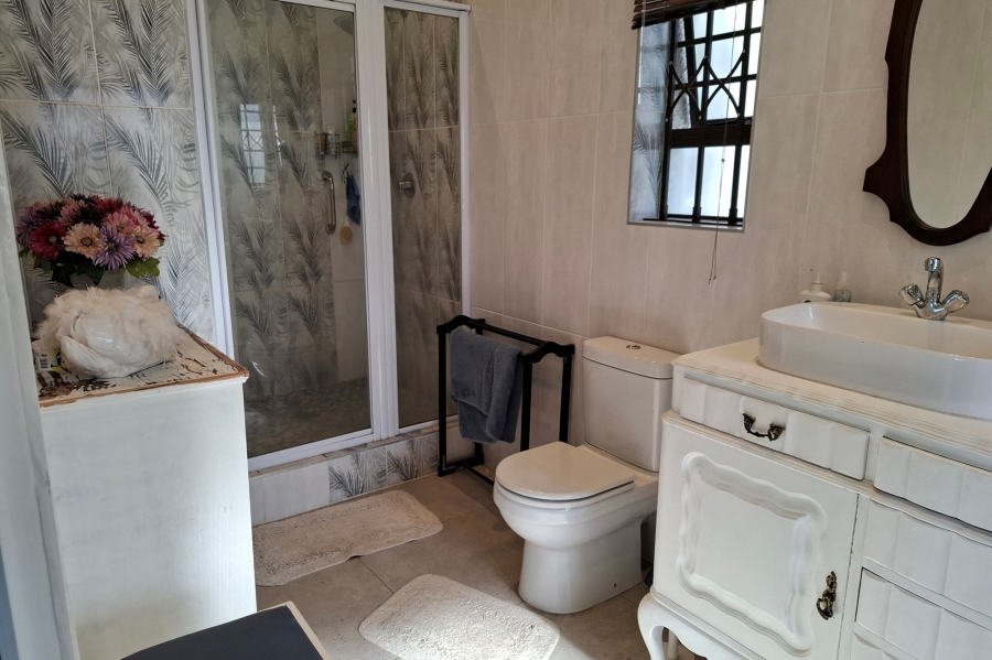 6 Bedroom Property for Sale in Manaba Beach KwaZulu-Natal