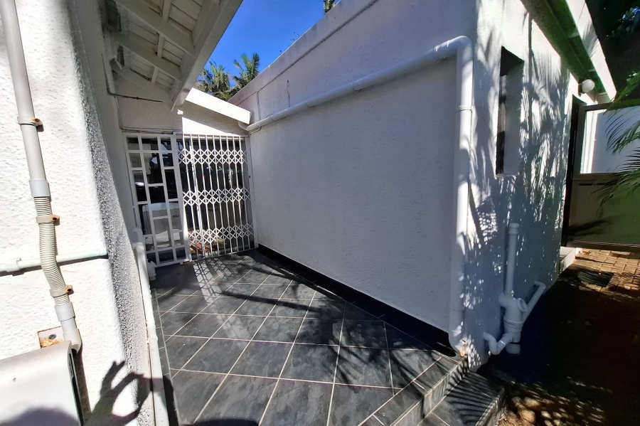 6 Bedroom Property for Sale in Manaba Beach KwaZulu-Natal