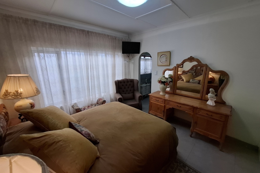 6 Bedroom Property for Sale in Manaba Beach KwaZulu-Natal