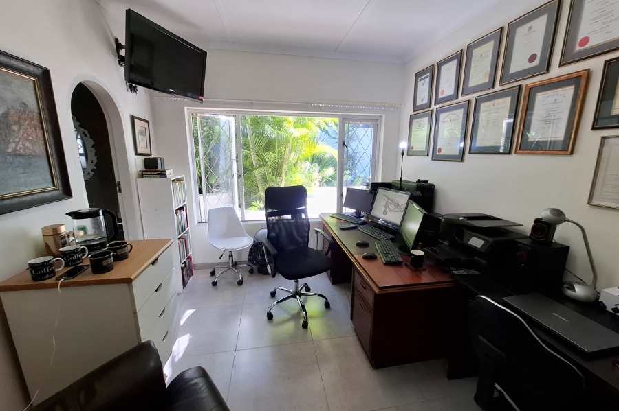 6 Bedroom Property for Sale in Manaba Beach KwaZulu-Natal