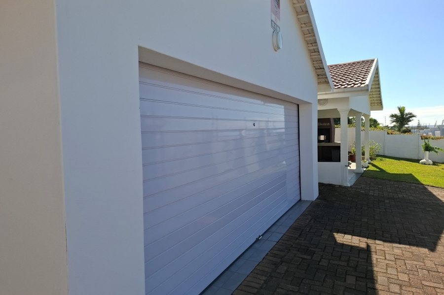 6 Bedroom Property for Sale in Manaba Beach KwaZulu-Natal