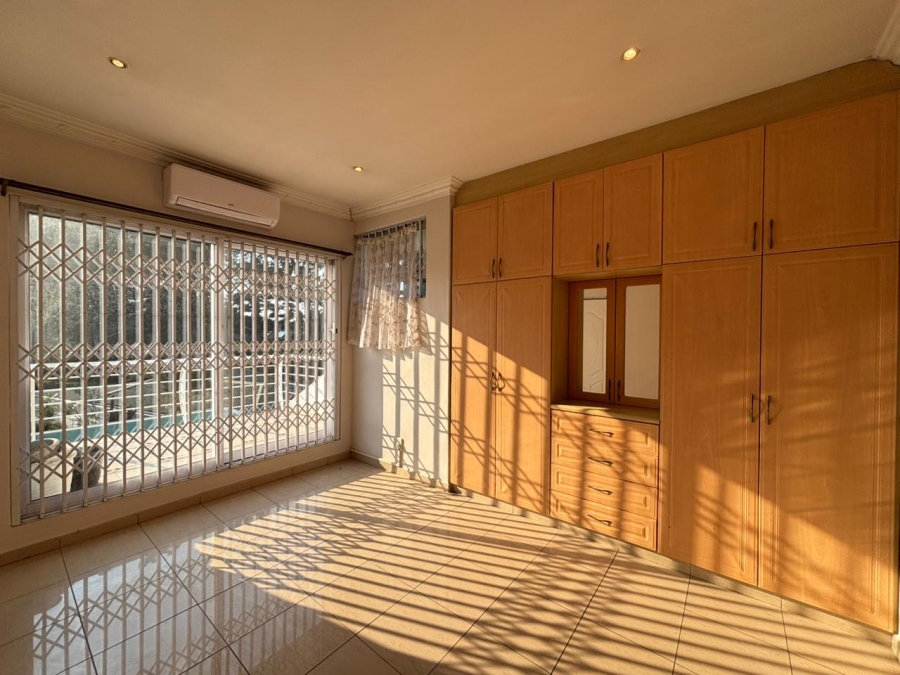 5 Bedroom Property for Sale in Somerset Park KwaZulu-Natal