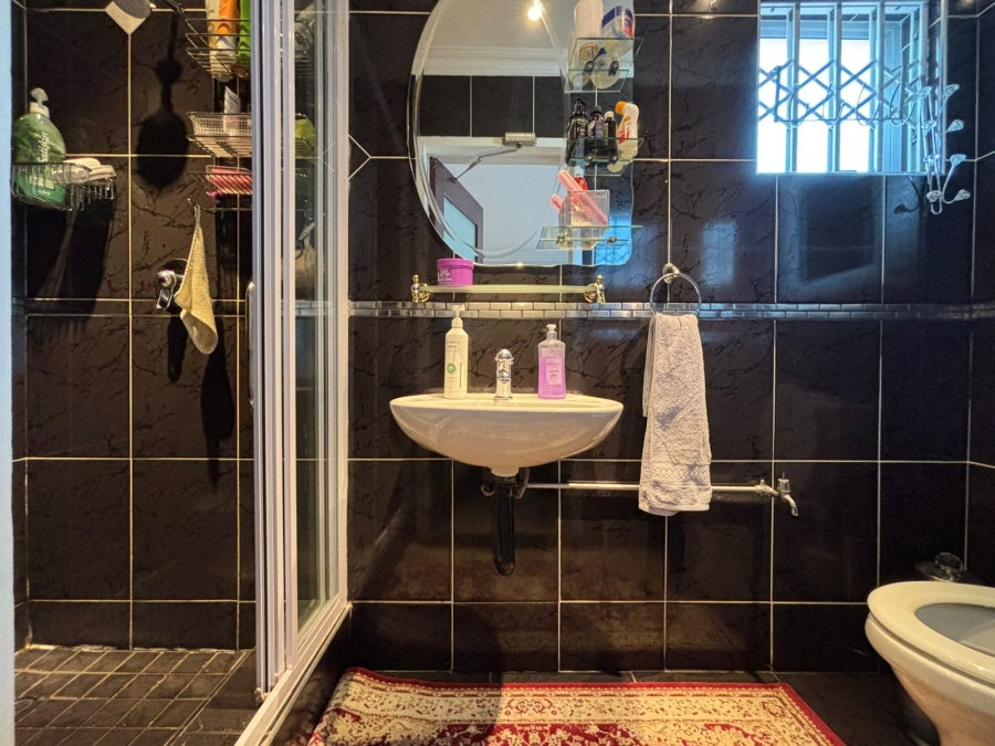 5 Bedroom Property for Sale in Somerset Park KwaZulu-Natal