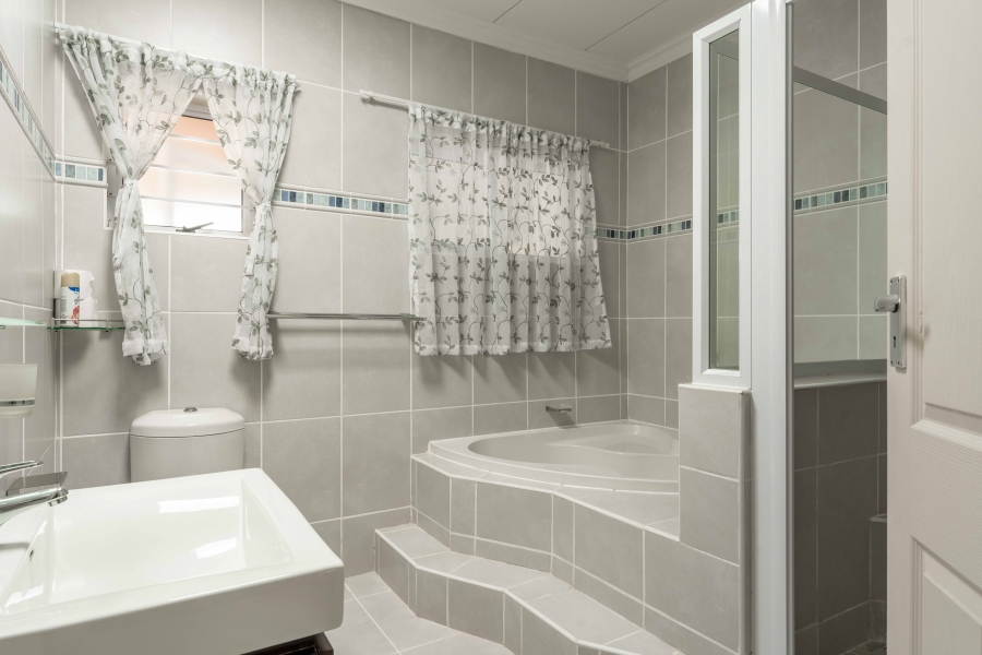 6 Bedroom Property for Sale in Pennington KwaZulu-Natal