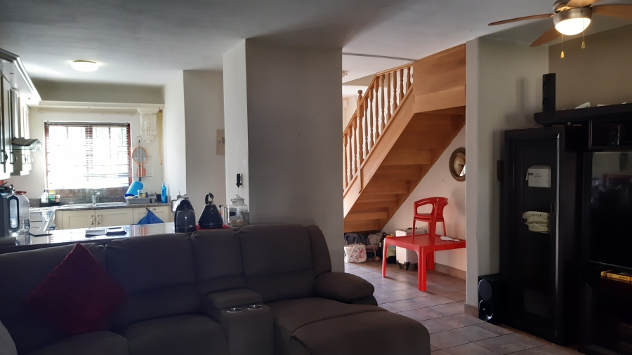 To Let 2 Bedroom Property for Rent in Amanzimtoti KwaZulu-Natal