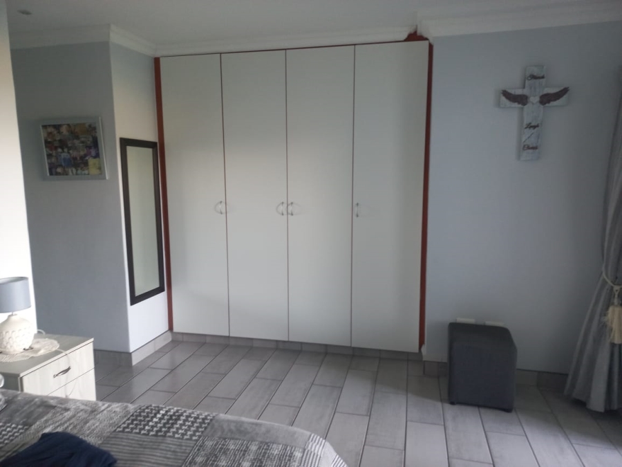 4 Bedroom Property for Sale in Beacon Rocks KwaZulu-Natal
