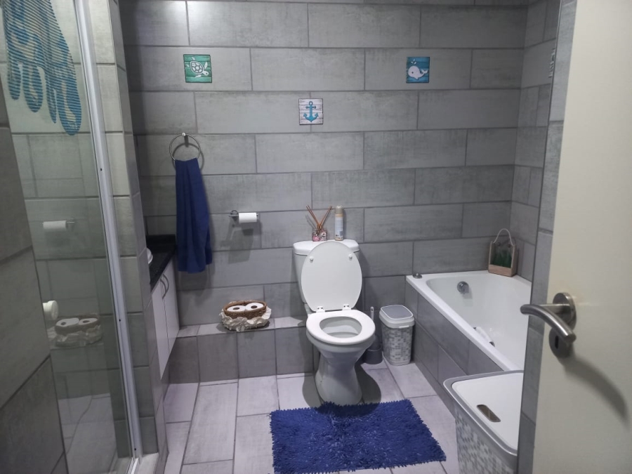 4 Bedroom Property for Sale in Beacon Rocks KwaZulu-Natal