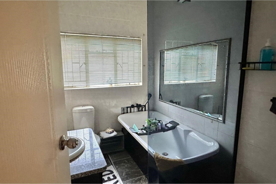 3 Bedroom Property for Sale in Aviary Hill KwaZulu-Natal