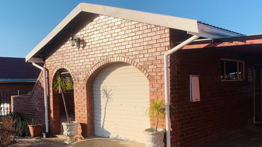 3 Bedroom Property for Sale in Acaciaville KwaZulu-Natal