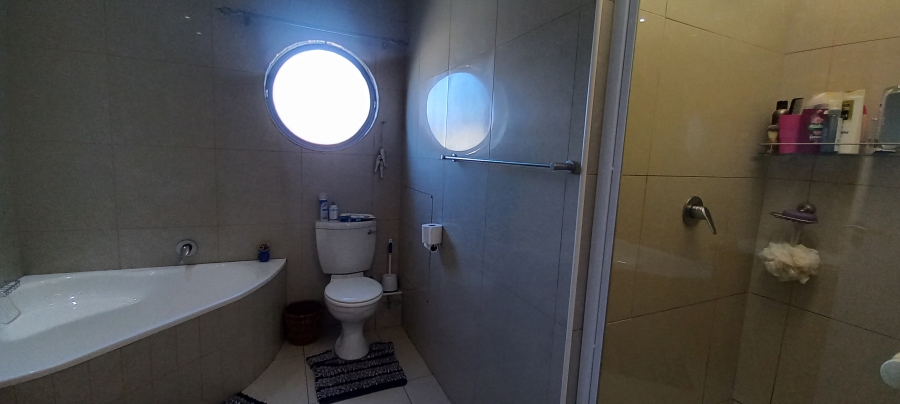 4 Bedroom Property for Sale in Manaba Beach KwaZulu-Natal