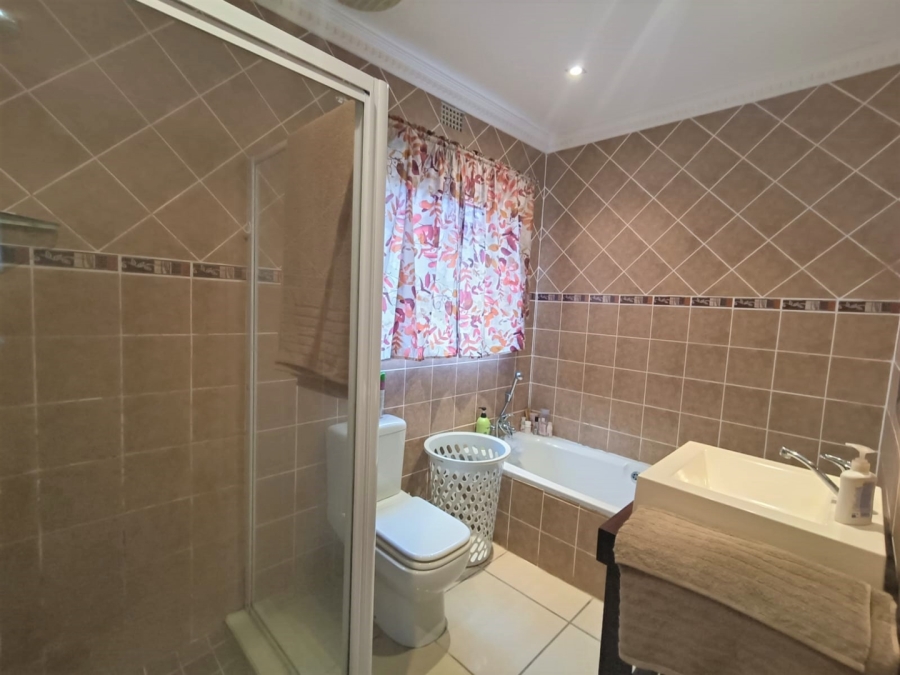 3 Bedroom Property for Sale in Meer En See KwaZulu-Natal