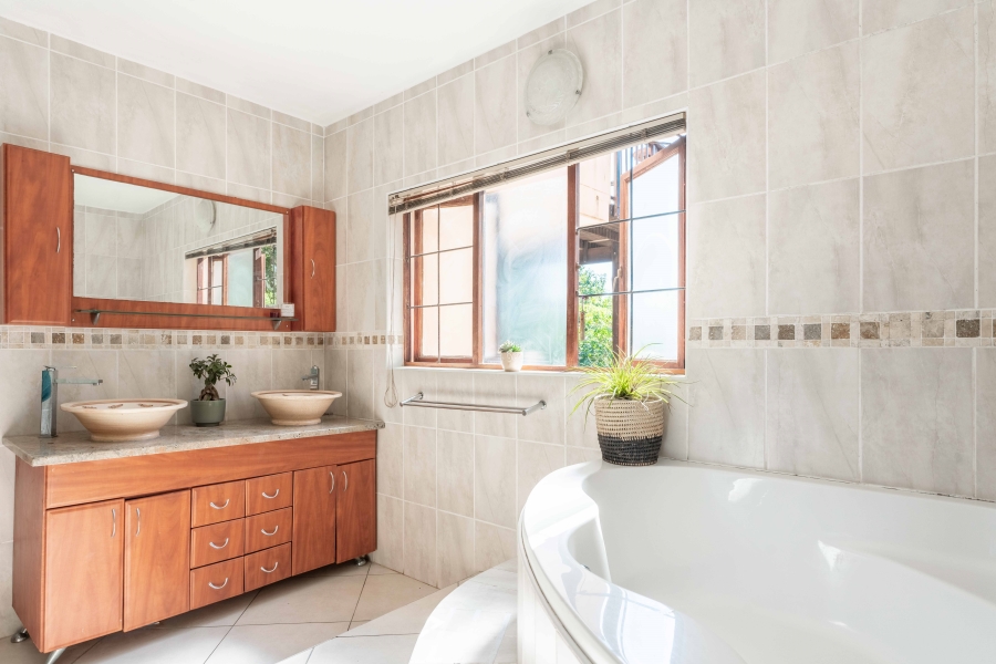 3 Bedroom Property for Sale in Kloof KwaZulu-Natal