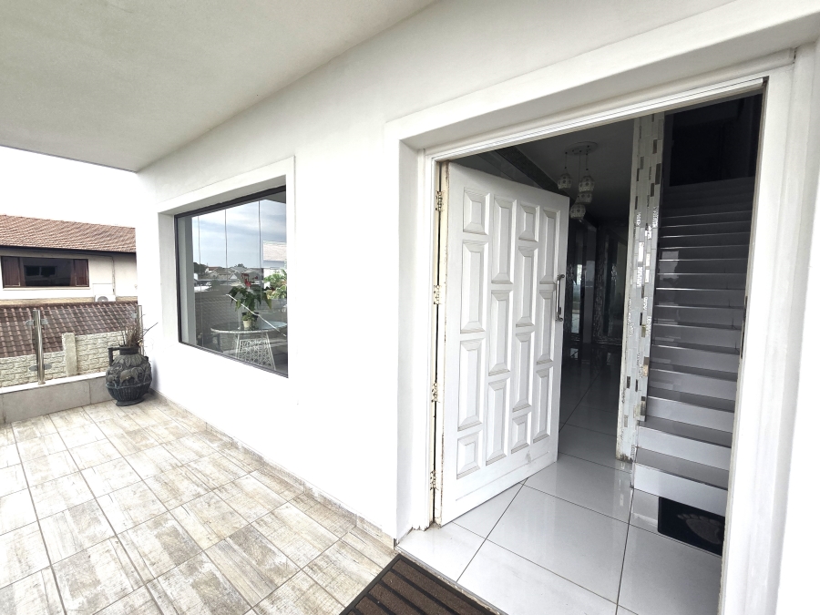 6 Bedroom Property for Sale in Reservoir Hills KwaZulu-Natal