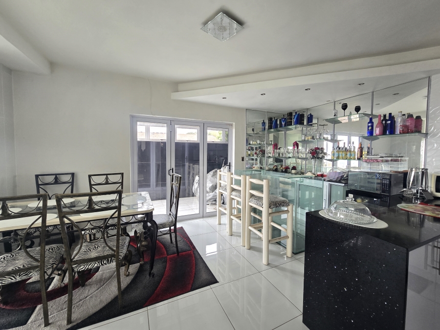 6 Bedroom Property for Sale in Reservoir Hills KwaZulu-Natal