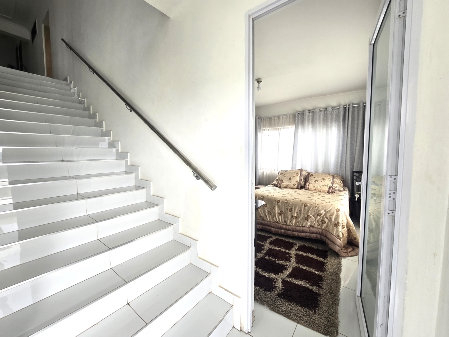 6 Bedroom Property for Sale in Reservoir Hills KwaZulu-Natal