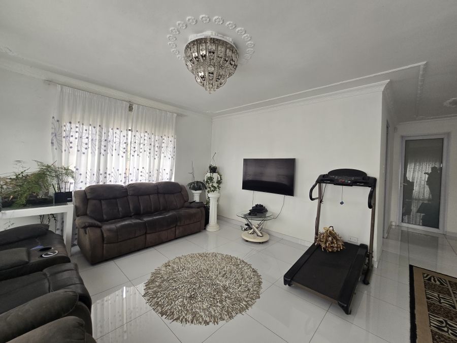 6 Bedroom Property for Sale in Reservoir Hills KwaZulu-Natal