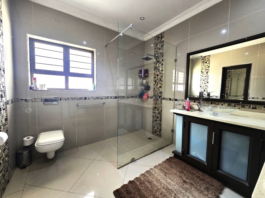 6 Bedroom Property for Sale in Reservoir Hills KwaZulu-Natal