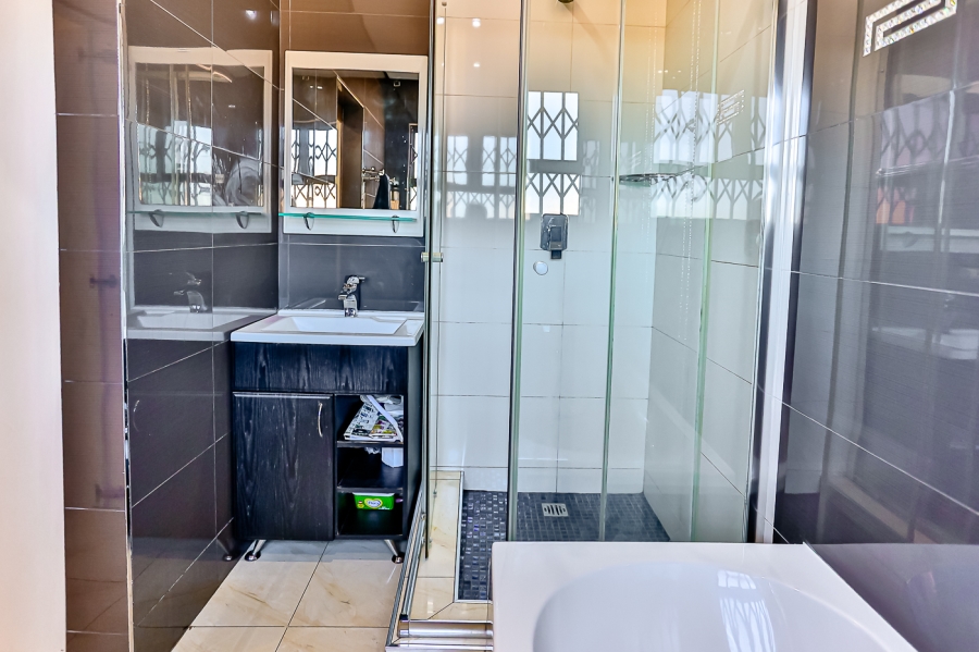 4 Bedroom Property for Sale in Seaward Estate KwaZulu-Natal