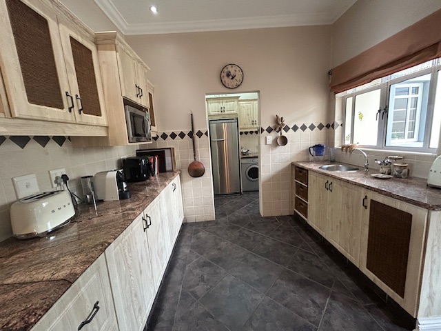 6 Bedroom Property for Sale in Herrwood Park KwaZulu-Natal