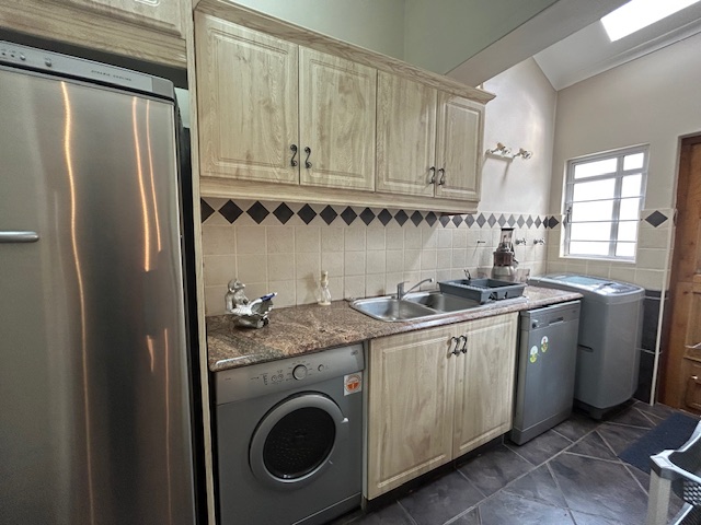 6 Bedroom Property for Sale in Herrwood Park KwaZulu-Natal