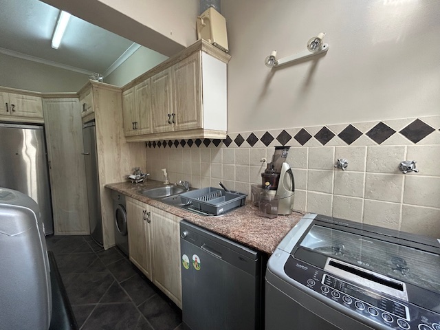 6 Bedroom Property for Sale in Herrwood Park KwaZulu-Natal