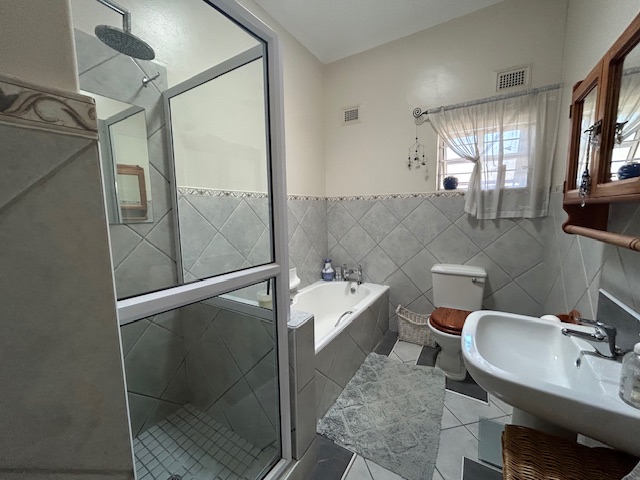 6 Bedroom Property for Sale in Herrwood Park KwaZulu-Natal