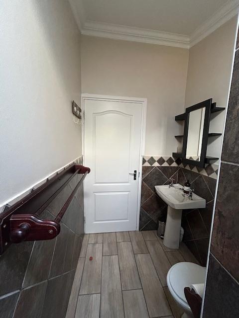 6 Bedroom Property for Sale in Herrwood Park KwaZulu-Natal