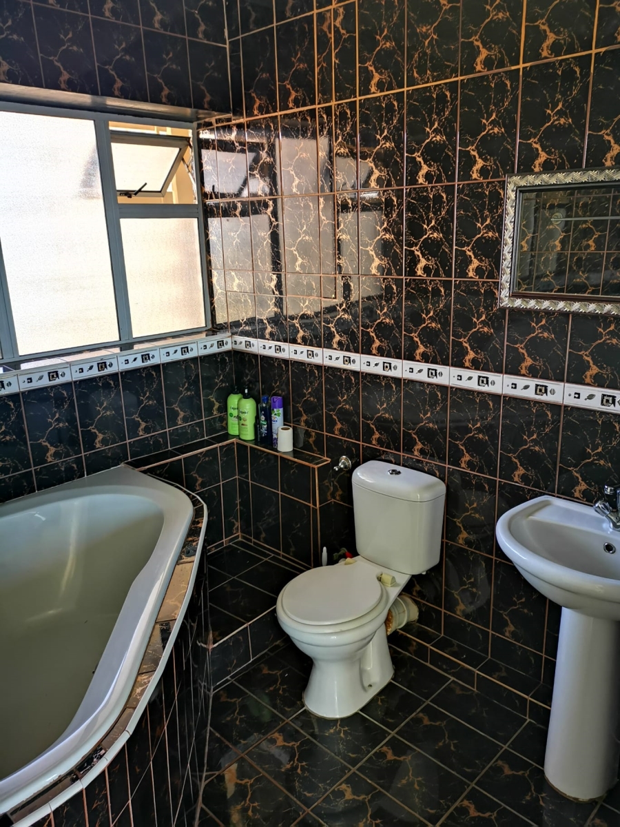 To Let 2 Bedroom Property for Rent in Amanzimtoti KwaZulu-Natal