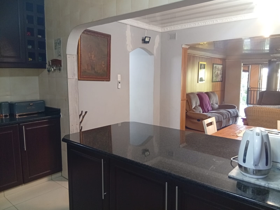 4 Bedroom Property for Sale in Kloof KwaZulu-Natal