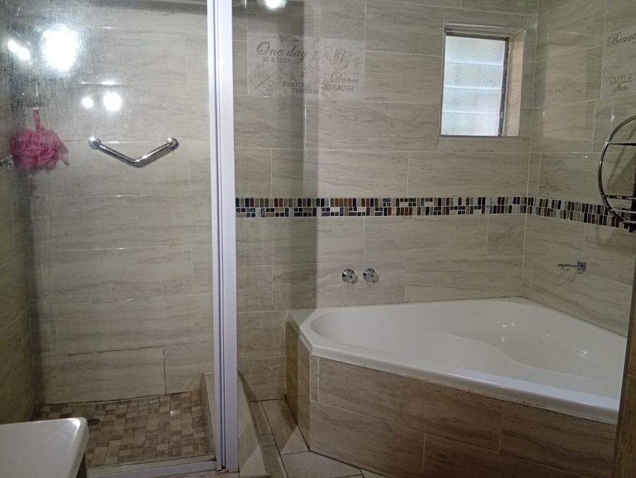 4 Bedroom Property for Sale in Kloof KwaZulu-Natal