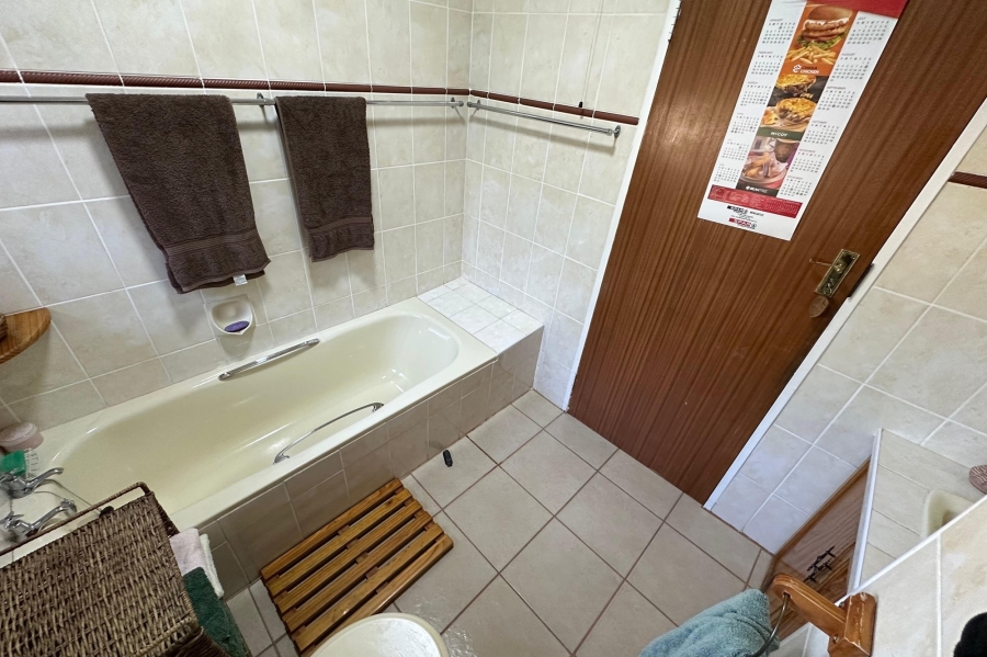 4 Bedroom Property for Sale in Aviary Hill KwaZulu-Natal