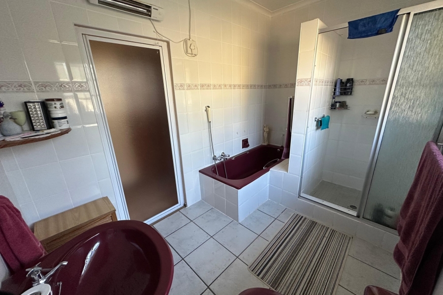 4 Bedroom Property for Sale in Aviary Hill KwaZulu-Natal