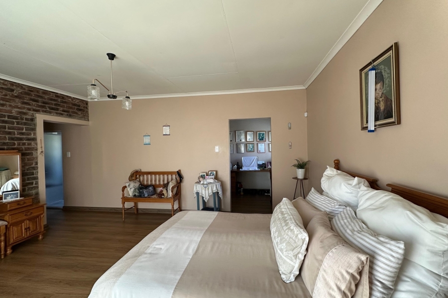 4 Bedroom Property for Sale in Aviary Hill KwaZulu-Natal