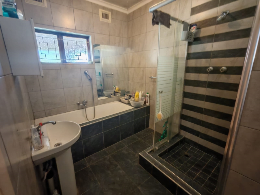2 Bedroom Property for Sale in Bellair KwaZulu-Natal