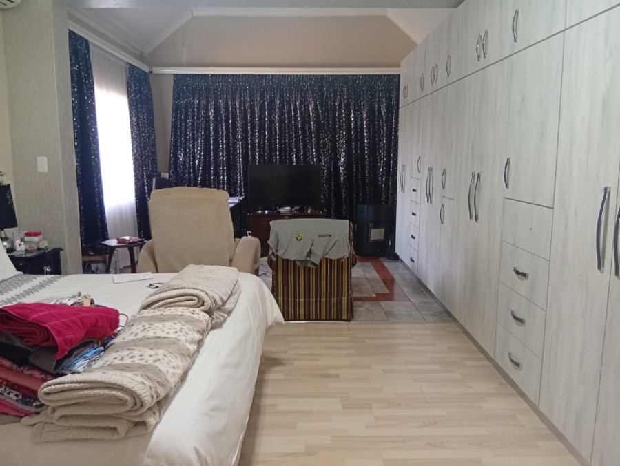 6 Bedroom Property for Sale in Escombe KwaZulu-Natal
