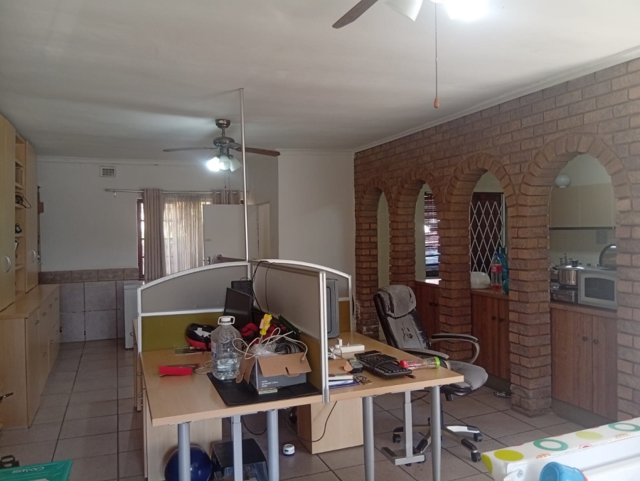 6 Bedroom Property for Sale in Escombe KwaZulu-Natal