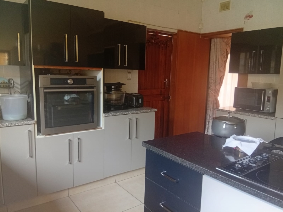6 Bedroom Property for Sale in Escombe KwaZulu-Natal