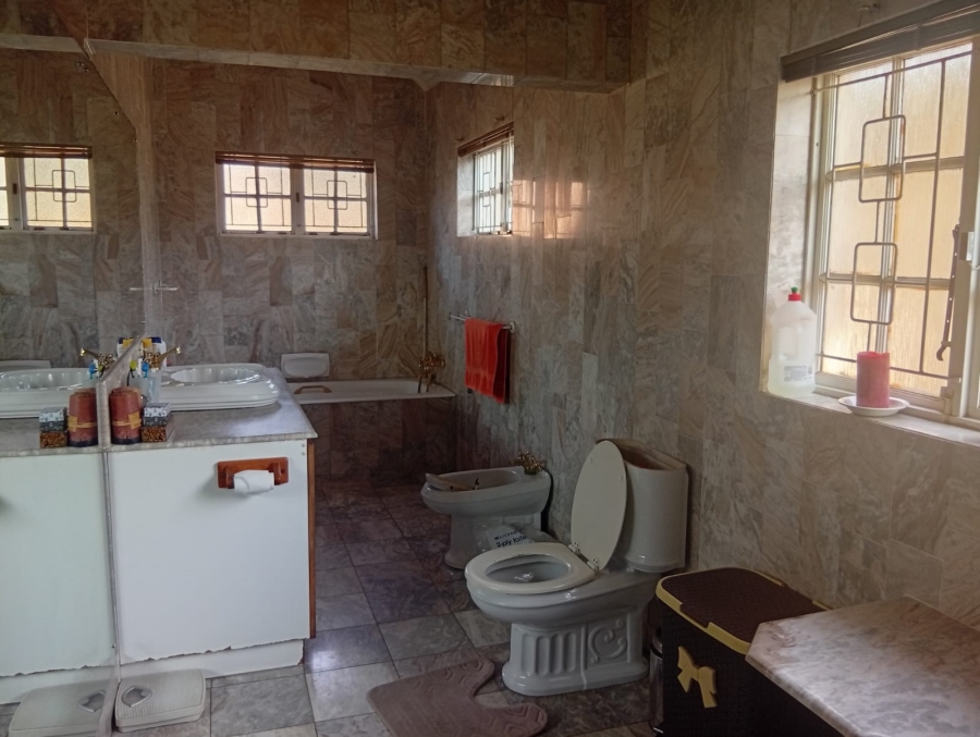 6 Bedroom Property for Sale in Escombe KwaZulu-Natal