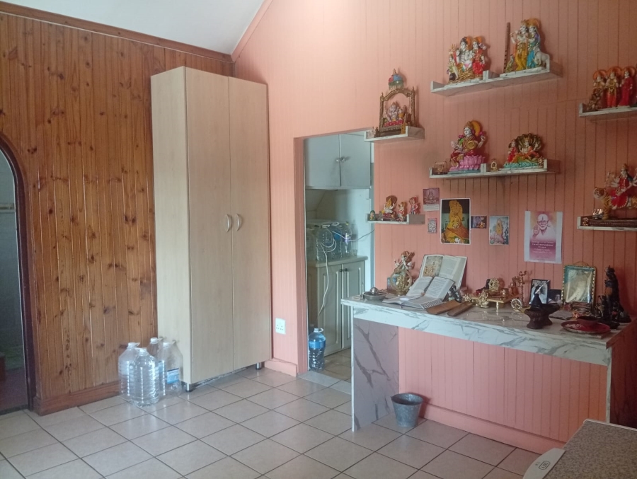 6 Bedroom Property for Sale in Escombe KwaZulu-Natal