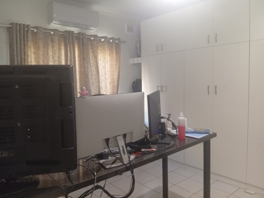 6 Bedroom Property for Sale in Escombe KwaZulu-Natal
