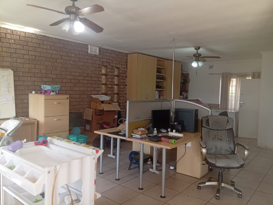 6 Bedroom Property for Sale in Escombe KwaZulu-Natal