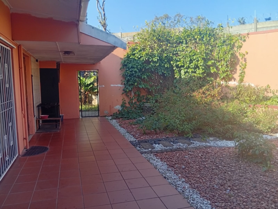 6 Bedroom Property for Sale in Escombe KwaZulu-Natal
