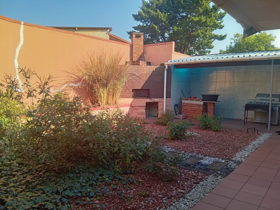 6 Bedroom Property for Sale in Escombe KwaZulu-Natal