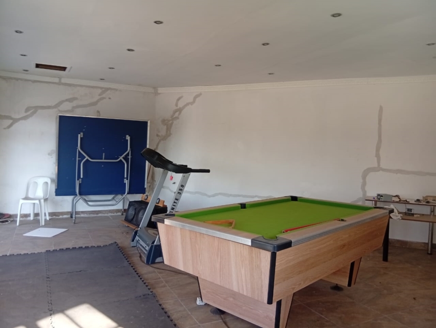 6 Bedroom Property for Sale in Escombe KwaZulu-Natal