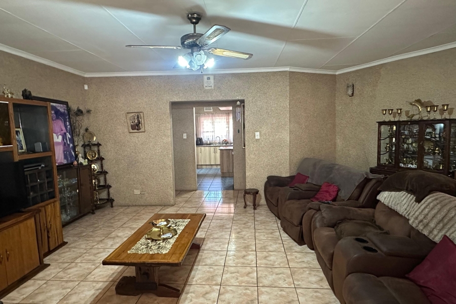 5 Bedroom Property for Sale in Lennoxton KwaZulu-Natal