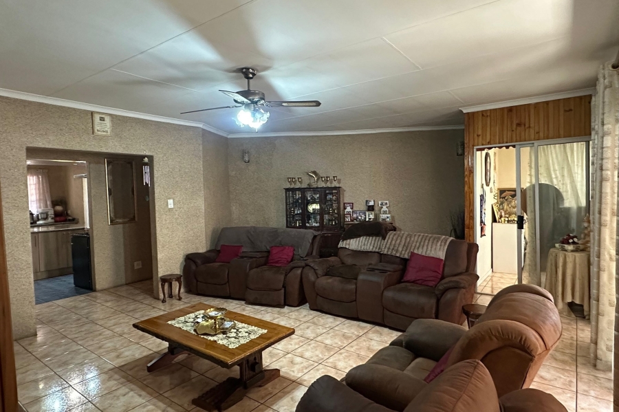 5 Bedroom Property for Sale in Lennoxton KwaZulu-Natal