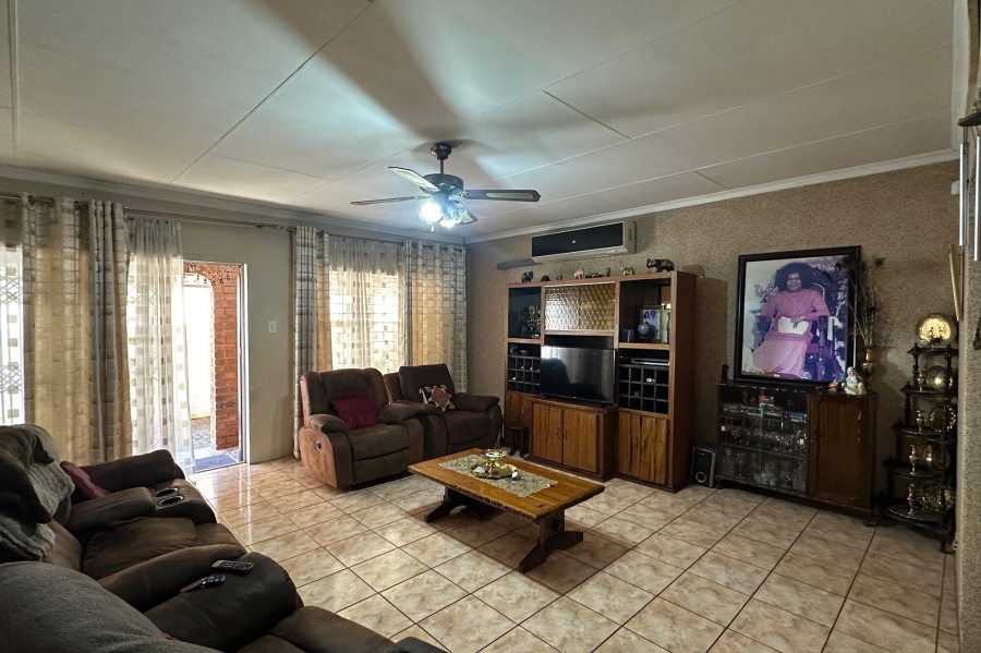 5 Bedroom Property for Sale in Lennoxton KwaZulu-Natal