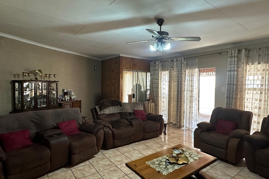 5 Bedroom Property for Sale in Lennoxton KwaZulu-Natal