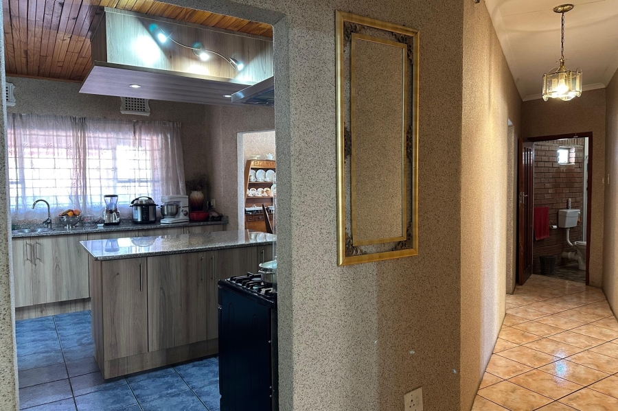 5 Bedroom Property for Sale in Lennoxton KwaZulu-Natal